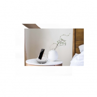 Logotrade reklaamkingitused pilt: Prixtoni 4-in-1 10 W Bluetooth® kõlar LED-tule ja juhtmevaba laadimisalusega