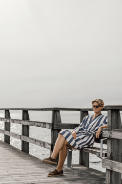 Logotrade firmakingituse foto: VINGA Ornos GRS hommikumantel L/XL