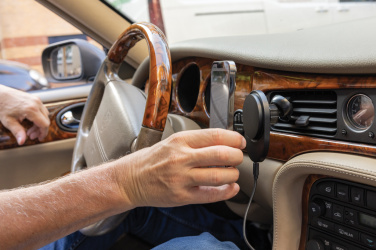 Logotrade reklaamtoote foto: PowerCruze RCS plastikust 15W magnetiga laadija autohoidik