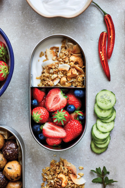 Logo trade firmakingitused foto: Black+Blum roostevabast terasest toidukarp