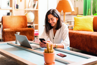 Logotrade firmakingi foto: PAWTT juhtmeta laadija akupank