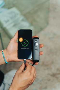 Logotrade mainostuotet kuva: Urban Vitamin Eureka RCS 65 W hybridilaturi ja virtapankki