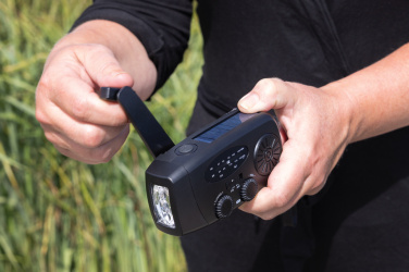 Logo trade liikelahja mainoslahja tuotekuva: RescueWave hätätilaradio, valmistettu RCS-kierrätysmuovista.