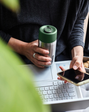 Logo trade mainostuote kuva: Musta+Blum-eristetty matkamuki ruostumatonta terästä