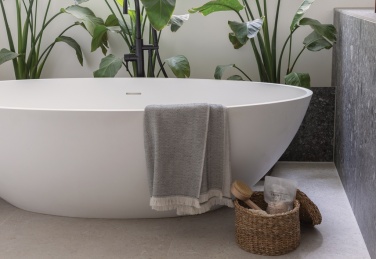 Logotrade reklaminiai produktai nuotrauka: Ukiyo Hisako AWARE™ 4 Seasons rankšluostis / antklodė 100x180