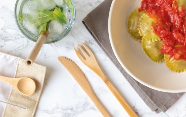 Logotrade Ideja dāvanas foto: Atkārtoti lietojams bambusa ceļojumu galda piederumu komplekts