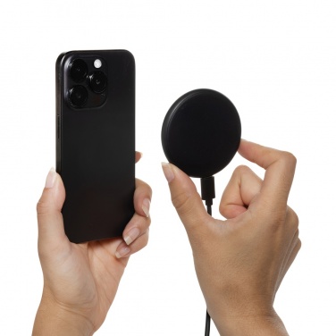 Логотрейд pекламные cувениры картинка: Magnapad 15W RCS пластиковый магнитный 3 в 1 зарядное устройство