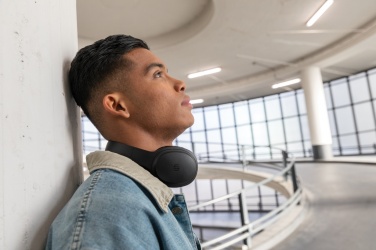 Logotrade profilprodukter bild: Urban Vitamin Belmont trådlösa hörlurar